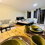 An Der Elbe Mit Balkon, Kueche Und Netflix * Dresden