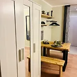 An Der Elbe Mit Balkon, Kueche Und Netflix Appartement Dresden