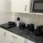 An Der Elbe Mit Balkon, Kueche Und Netflix Appartement Dresden
