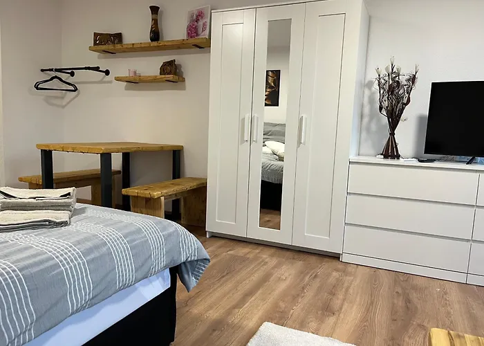 An Der Elbe Mit Balkon, Kueche Und Netflix * Dresden