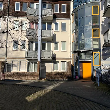 An Der Elbe Mit Balkon, Kueche Und Netflix