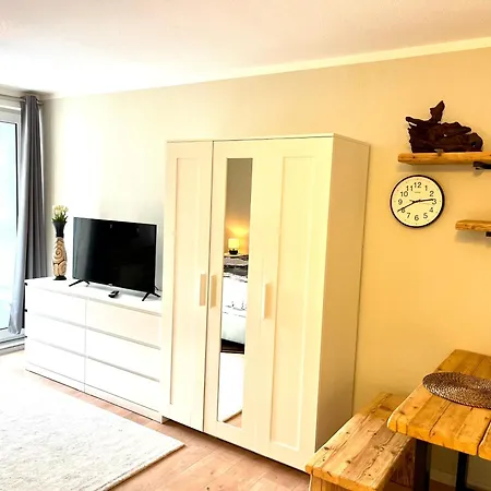 An Der Elbe Mit Balkon, Kueche Und Netflix Drezno