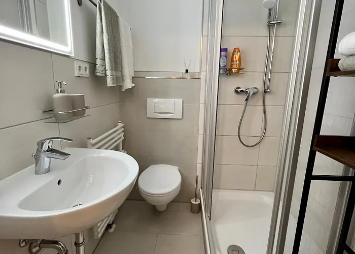 An Der Elbe Mit Balkon, Kueche Und Netflix Drezda