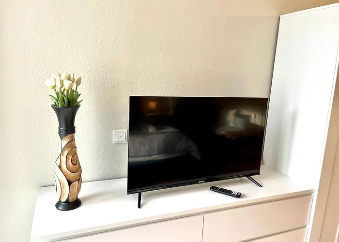 An Der Elbe Mit Balkon, Kueche Und Netflix * Drezda