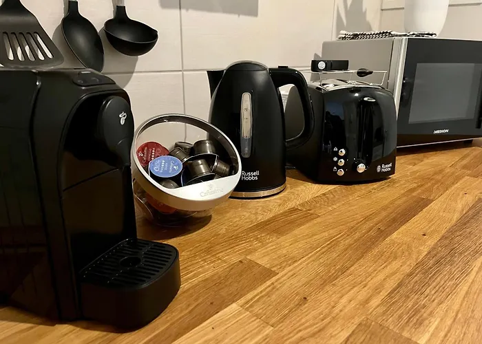 An Der Elbe Mit Balkon, Kueche Und Netflix Apartman