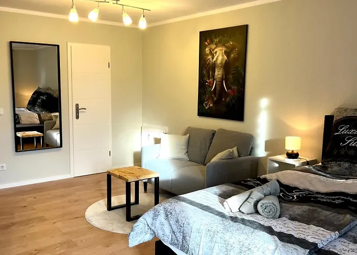 An Der Elbe Mit Balkon, Küche Und Netflix