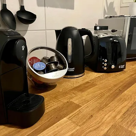 An Der Elbe Mit Balkon, Kueche Und Netflix Apartament