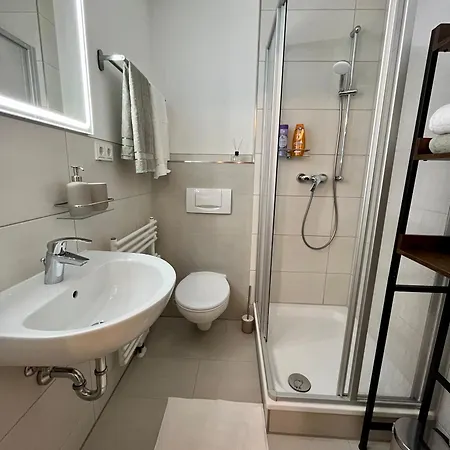 An Der Elbe Mit Balkon, Küche Und Netflix Dresde