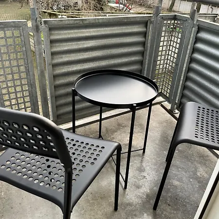 An Der Elbe Mit Balkon, Küche Und Netflix *