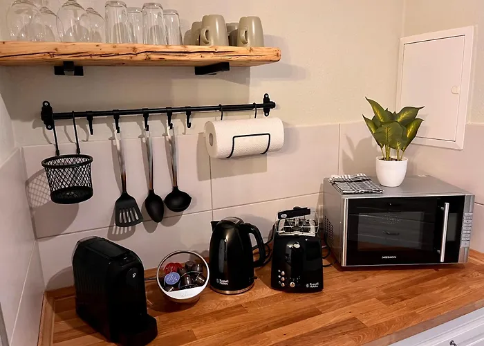 An Der Elbe Mit Balkon, Kueche Und Netflix Appartement *